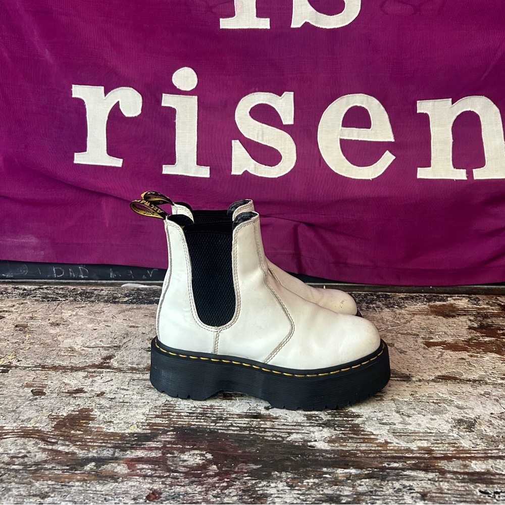Dr. Martens Platform Chelsea Boots White Leather Womens 7
